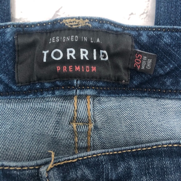 Torrid Slim Boot Distressed Strerch Jeans Short A9 - Picture 4 of 5
